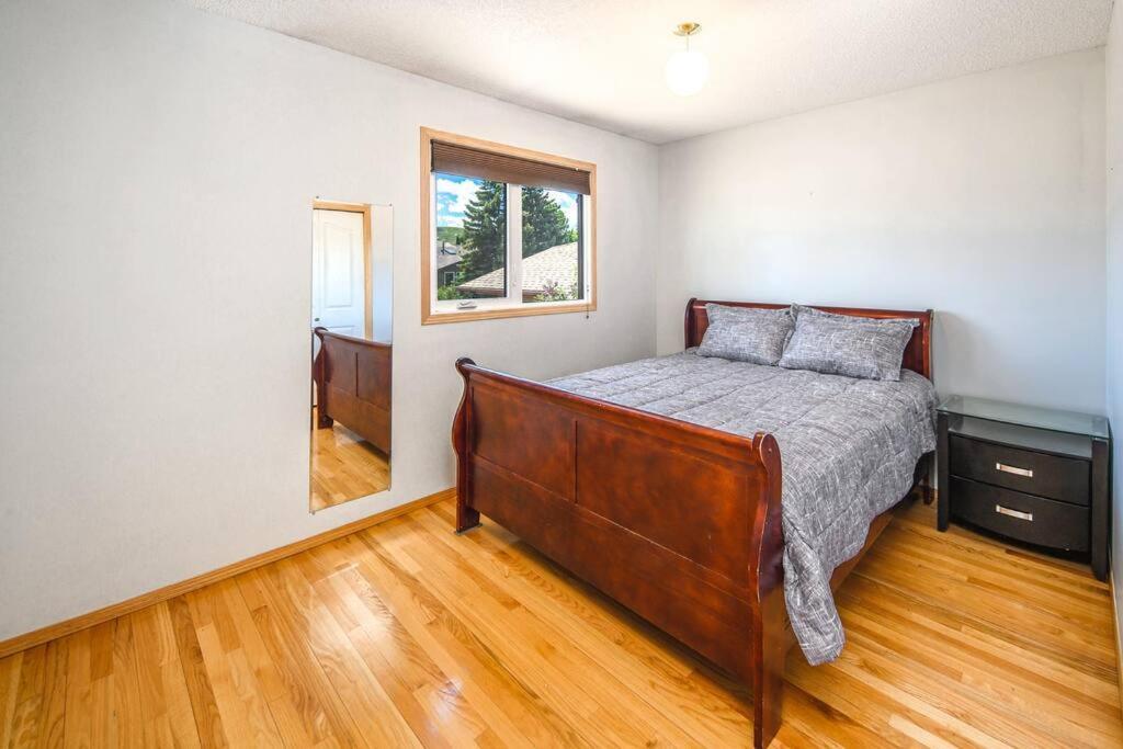 3br2ba Dbl Garage Fenced Yard Near Downtown And Pet Ok Apartment *